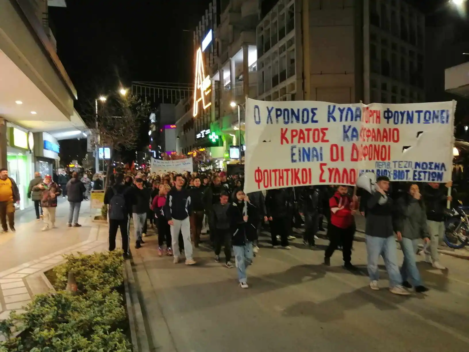 Χιλιάδες Λαρισαίοι επιμένουν πως δεν έχουν... οξυγόνο (VIDEOS &amp; ΦΩΤΟ)