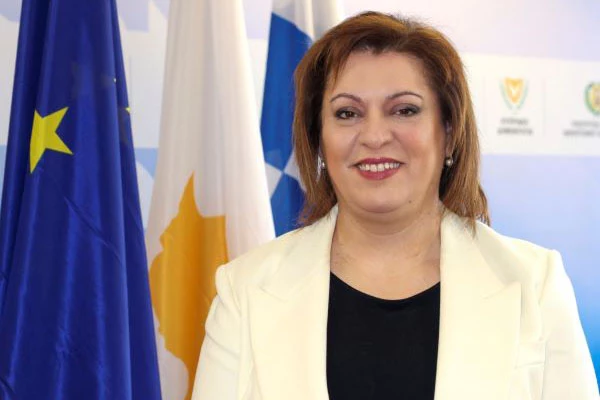 Στη Λάρισα υπουργός Παιδείας της Κύπρου Αθηνά Μιχαηλίδου 