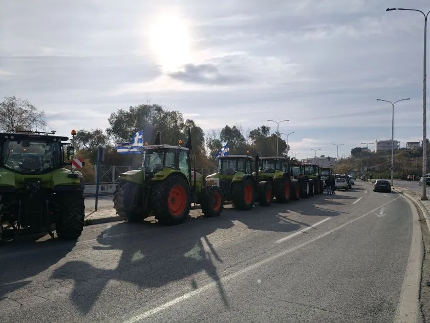 Με εισαγγελική εντολή θα αποχωρήσουν οι αγρότες από το λιμάνι του Βόλου