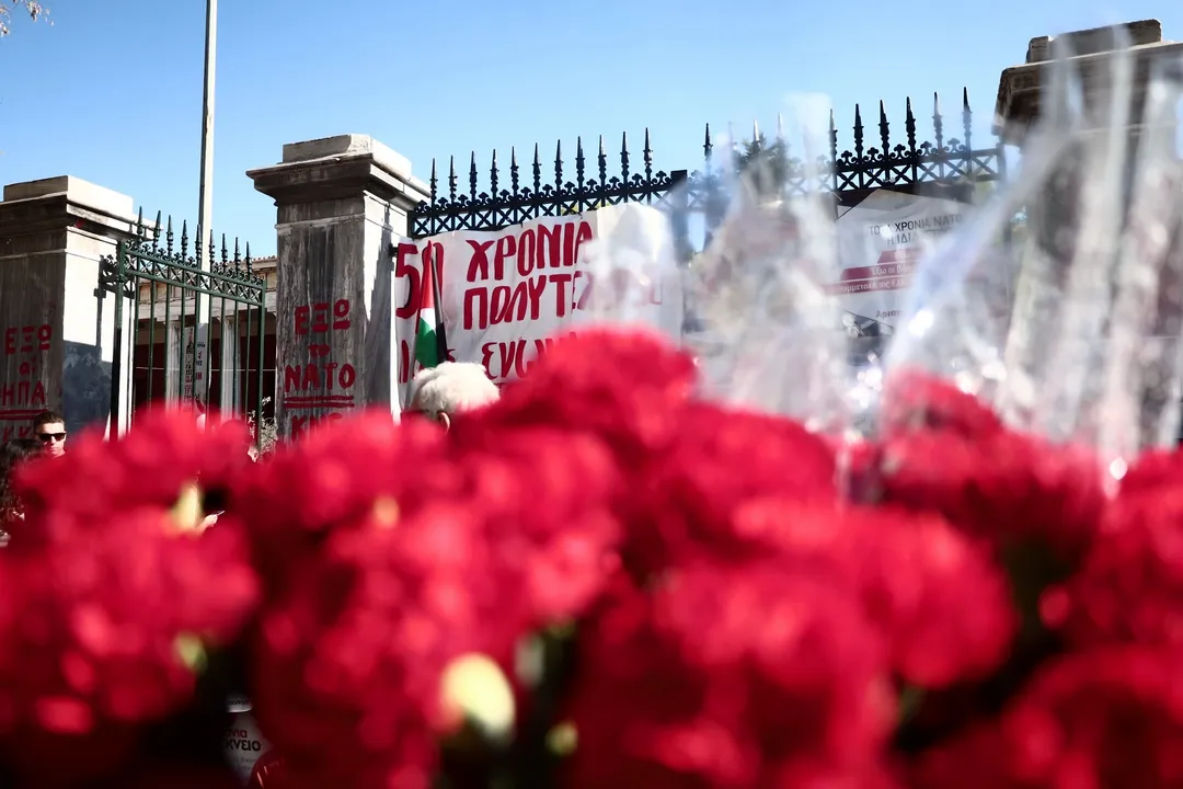 Συγκέντρωση και πορεία για την Eπέτειο του Πολυτεχνείου και στη Λάρισα