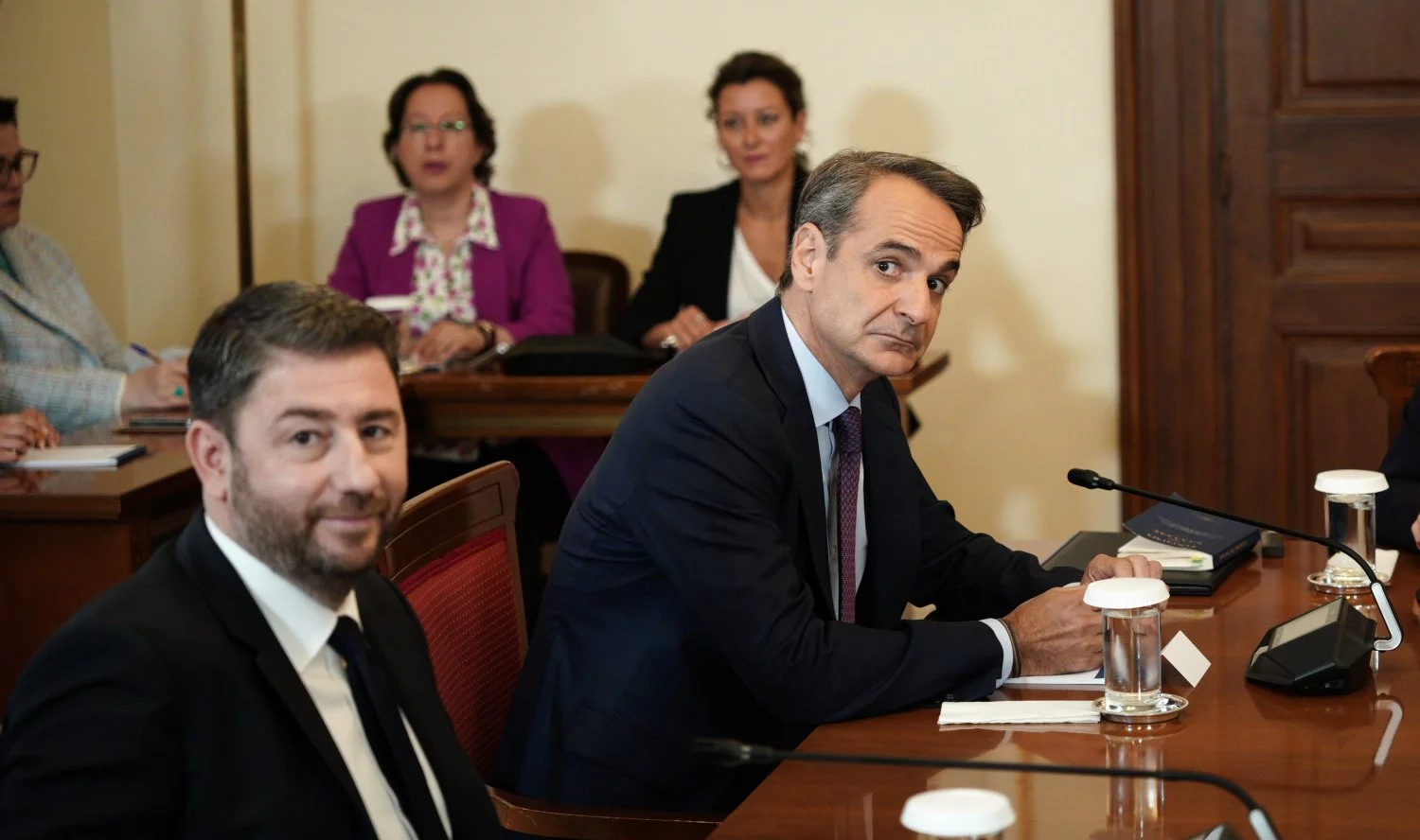 Μητσοτάκης VS Ανδρουλάκης στη Βουλή για το αγροτικό
