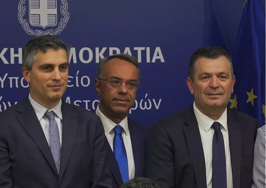 Παρουσία Μπουκώρου υπογράφηκε η σύμβαση 450 εκατ. € για τον σιδηρόδρομο της Θεσσαλίας