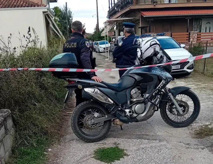 Στον ανακριτή ο 18χρονος μητροκτόνος των Τρικάλων