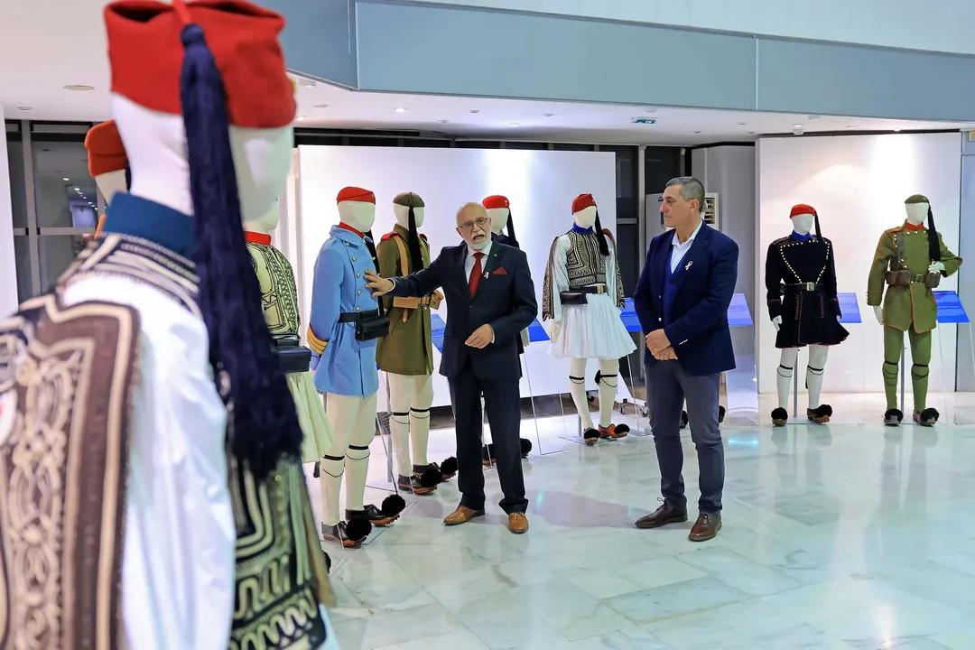 "Στολές Ευζώνων από το 1821 έως σήμερα" στην Πινακοθήκη της Λάρισας (ΦΩΤΟ)