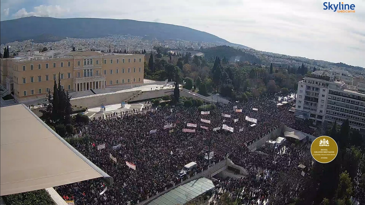 Live...  Βουλιάζει το Σύνταγμα από κόσμο – Μεγάλα πλήθη διαδηλώνουν σε όλη την Ελλάδα.