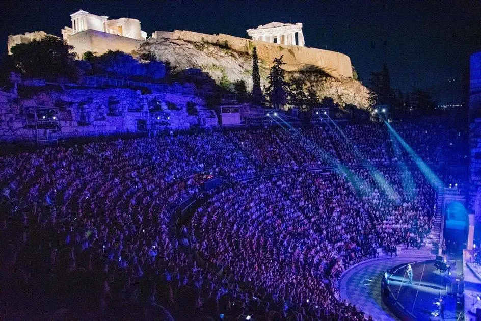 Αντώνης Ρέμος: Μια μαγική βραδιά στο κατάμεστο Ηρώδειο (VIDEO)