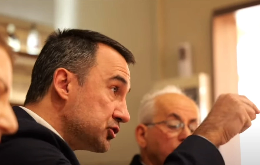 "Οδοιπορικό στην εγκατάλειψη: Βλοχός, Φαρκαδόνα, Μεγάλα Καλύβια...  Ένας χρόνος μετά, τίποτα δεν άλλαξε" (VIDEO)