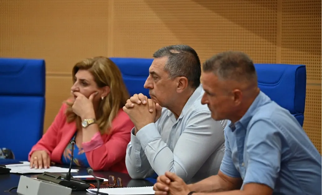 3 εκατ. € για νέο κλειστό και... ανοιχτό 
