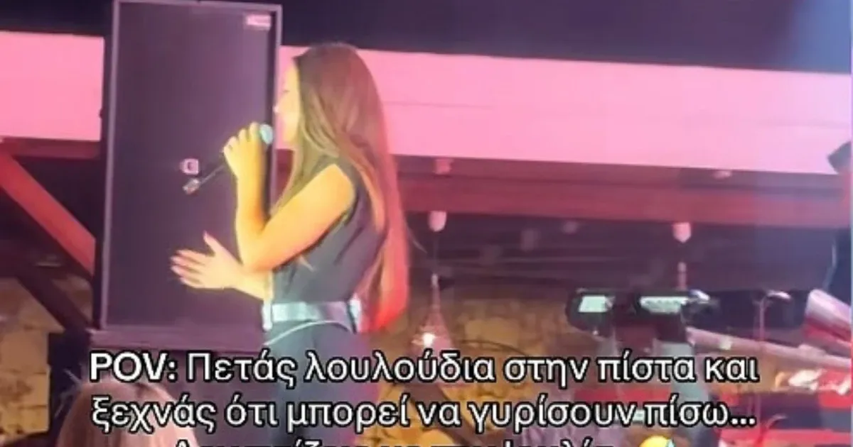Η Ιουλία Καλλιμάνη θύμωσε με άνδρα που της πέταξε λουλούδια μαζί με τα πανέρια στο πρόσωπο