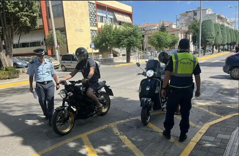 Ασταμάτητο "σαφάρι" για χρήση κράνους στην Θεσσαλία - 2η σε παραβάσεις η Λάρισα