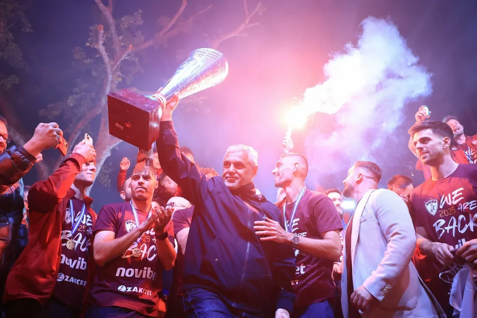 Βοσνιάδης, Οικονόμου, Πασάς: Ζούμε κάτι καταπληκτικό με την ΑΕΛ (VIDEO)