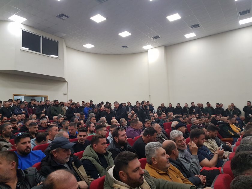 Αγρότες και κτηνοτρόφοι από όλη τη χώρα στη Νίκαια - Ώρα για σημαντικές αποφάσεις (ΦΩΤΟ - ΒΙΝΤΕΟ)