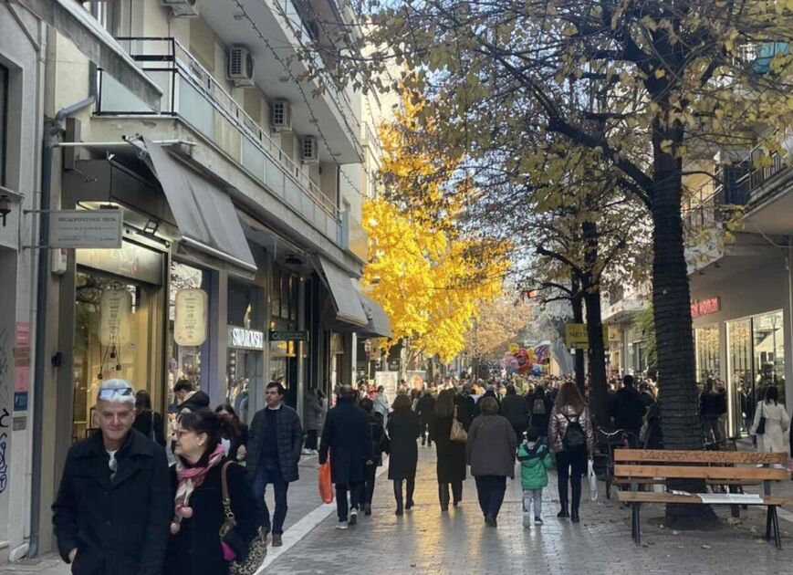 Πασχαλινό ωράριο: Συγκρατημένη αισιοδοξία στην αγορά – Εμπόδια από καιρό και ακρίβεια