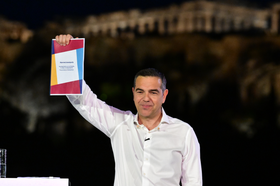 Η ΕΛΑΣ αποκτά «θεμέλια»: Ο Τσίπρας προετοιμάζει τα όργανα - Σε διάταξη εκλογική «μάχης»