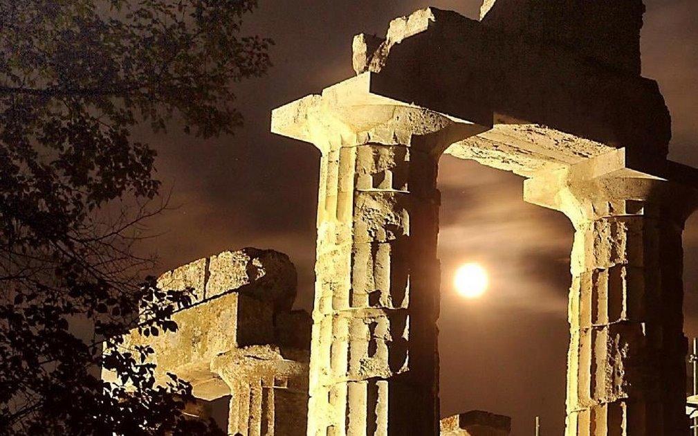Αυγουστιάτικη πανσέληνος και... στους αρχαιολογικούς χώρους της Λάρισας