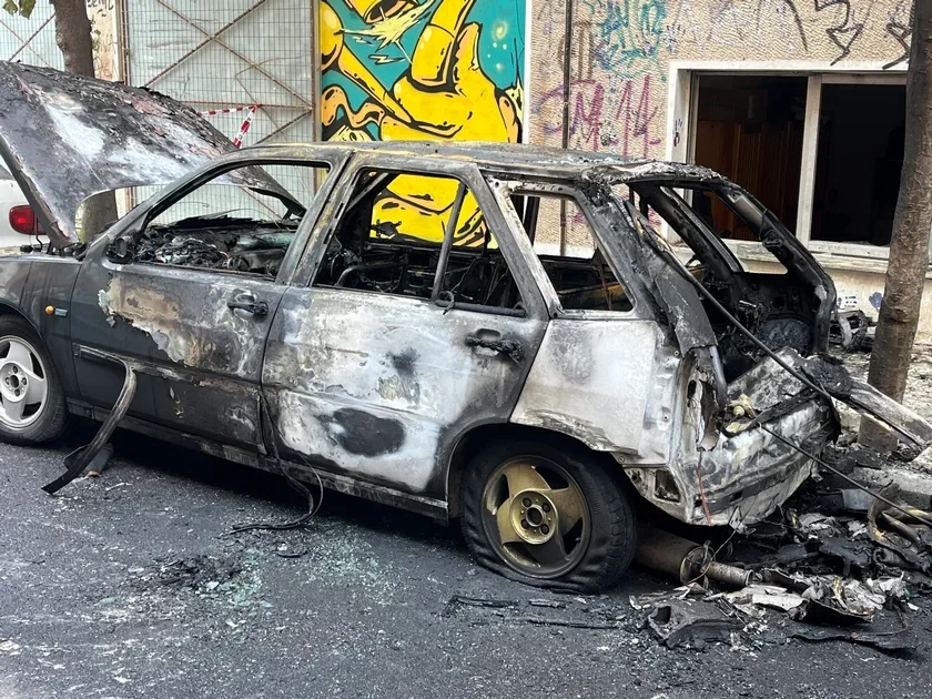 "Λαμπάδιασε" αυτοκίνητο στην οδό Βόλου