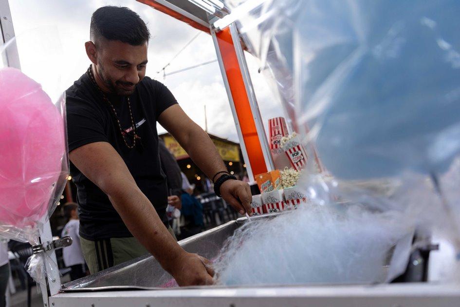 Με λαϊκό γλέντι πέφτει η αυλαία στο Παζάρι της Λάρισας (VIDEO &amp; ΦΩΤΟ)