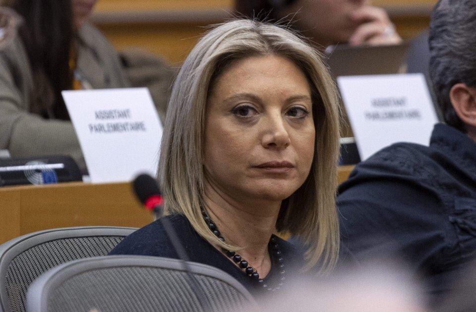 Στην Βουλή η μήνυση Μ.Καρυστιανού – Κατηγορεί 14 βουλευτές της ΝΔ για εσχάτη προδοσία