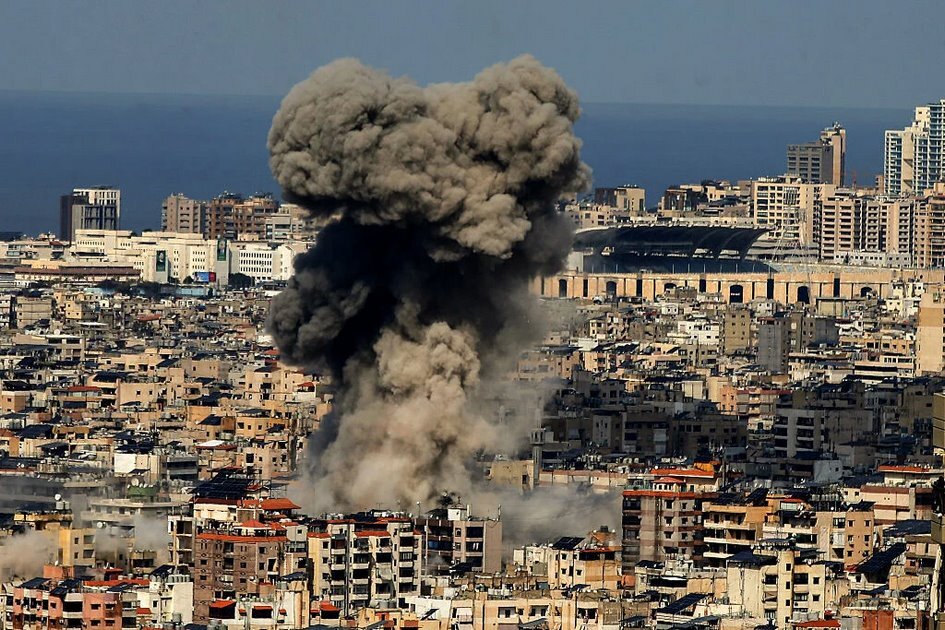 Πόλεμος στη Μέση Ανατολή: Σφυροκόπημα σε Τεχεράνη και Βηρυτό – Αντίποινα του Ιράν σε Μπαχρέιν, Κουβέιτ και Κατάρ